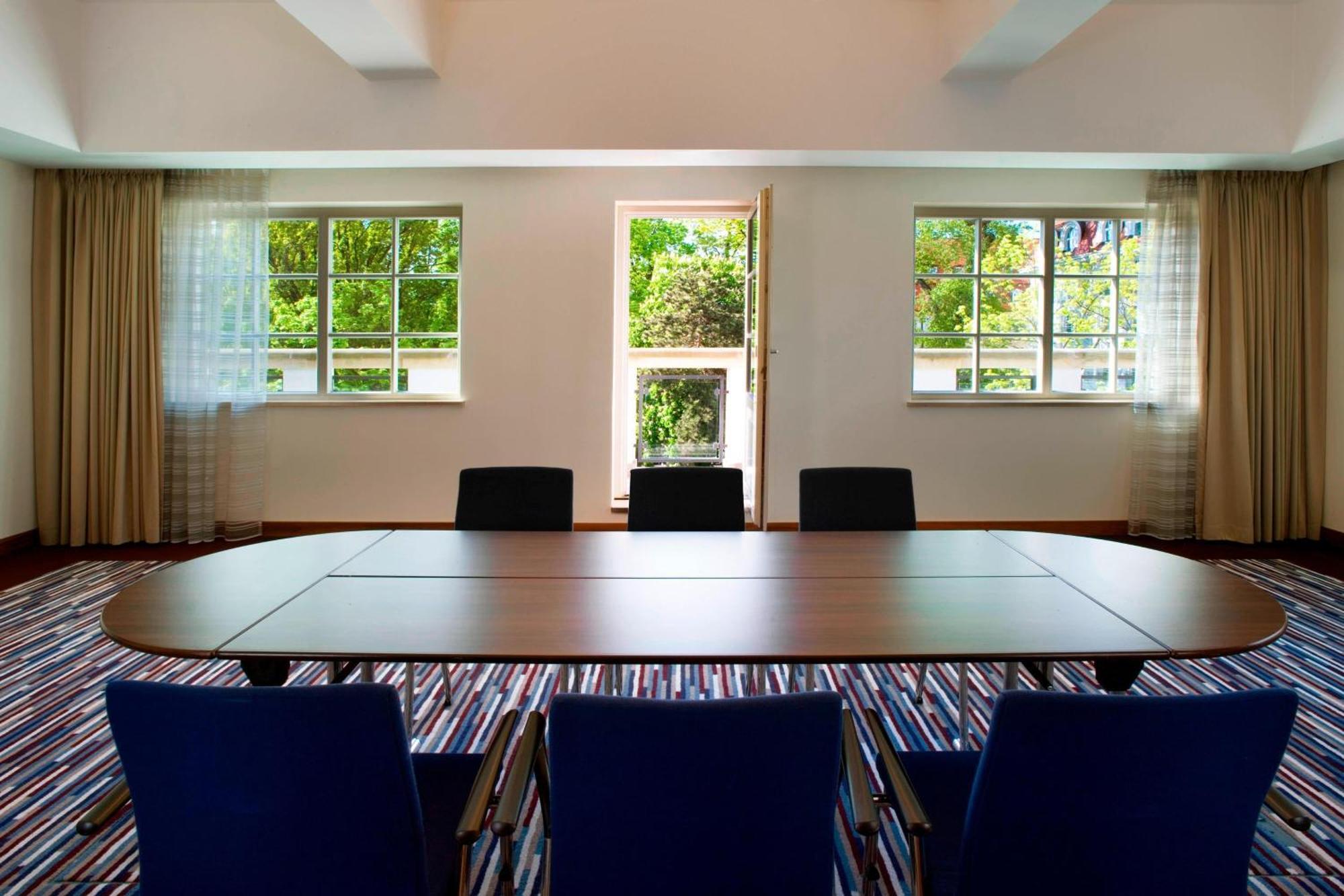 Sheraton Sopot Hotel מראה חיצוני תמונה The boardroom at the Royal Society